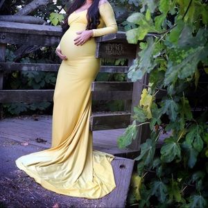 Sweetheart maternity gown in mustard yellow💛